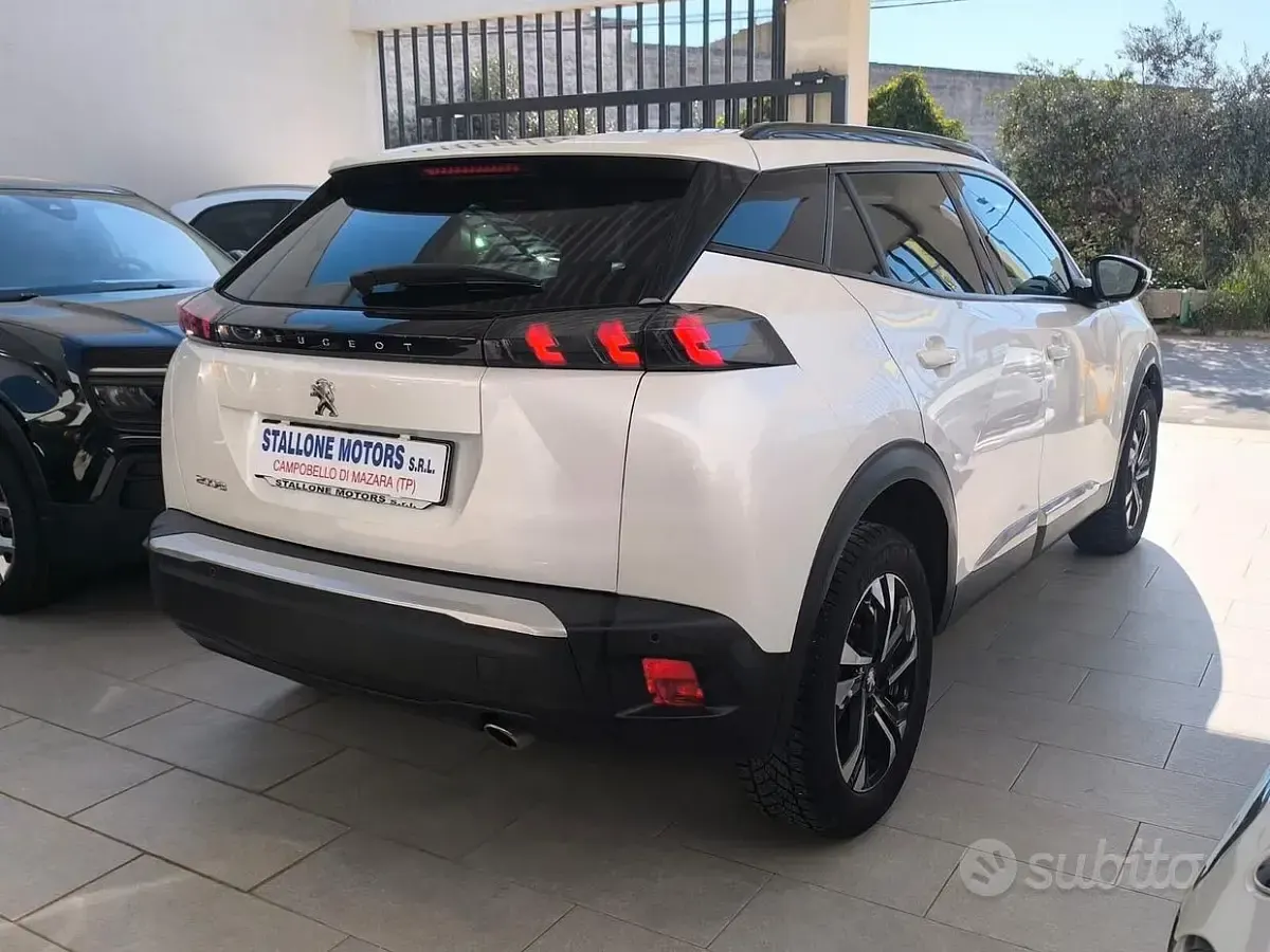 Usata Peugeot 2008 Allure 131 CV (96 kW) 2021 Bianco SUV