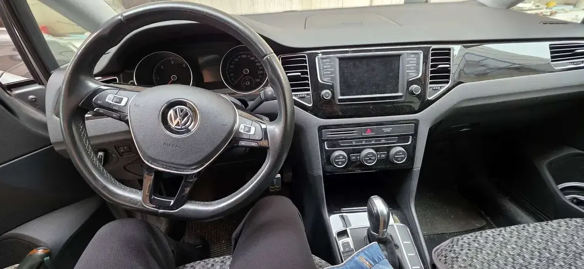 Usata VW Golf Sportsvan Highline 110 CV (80 kW) 2016 Argento Monovolume