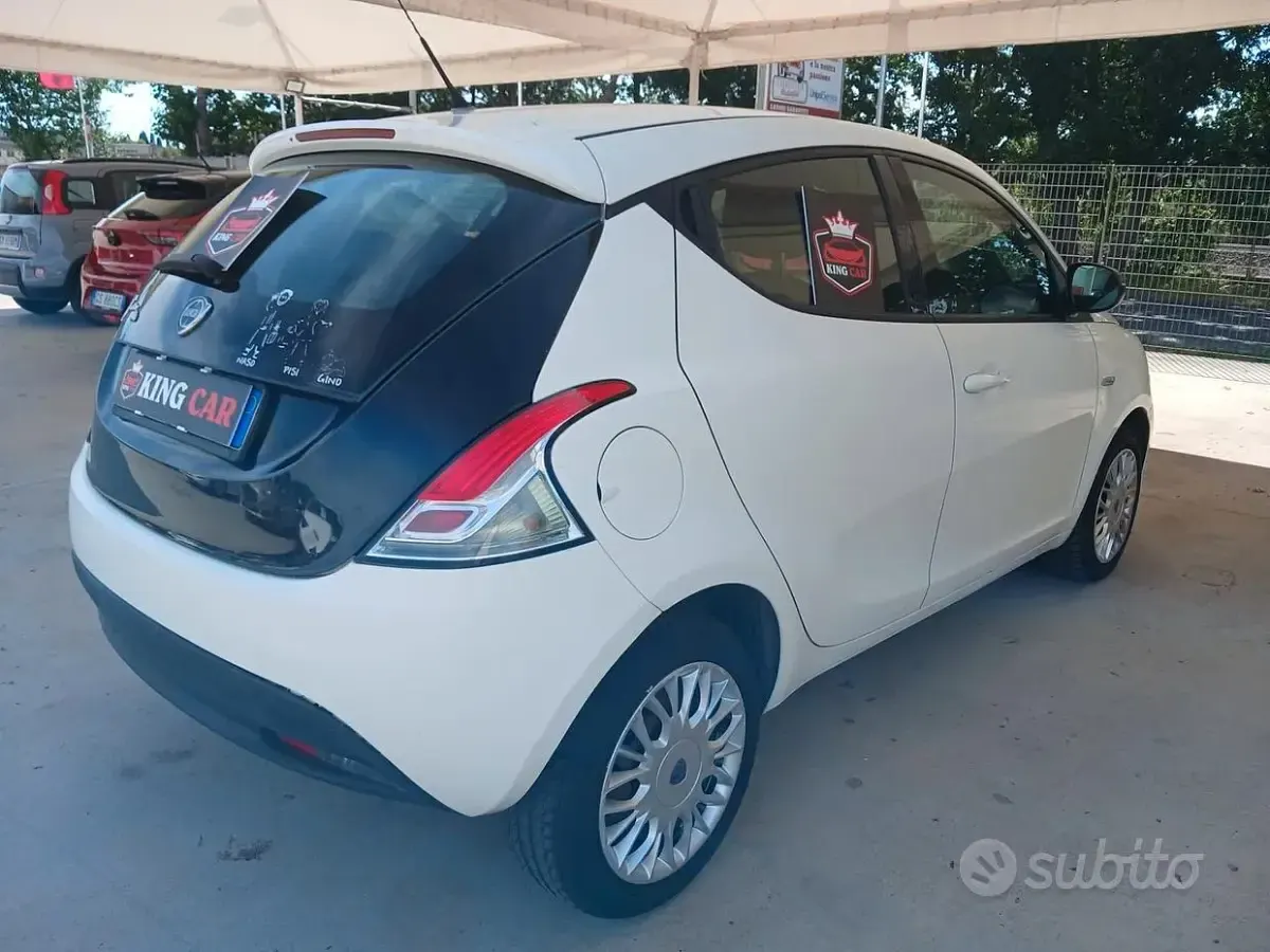 Usata Lancia Ypsilon Gold 69 CV (50 kW) 2013 Bianco Utilitaria
