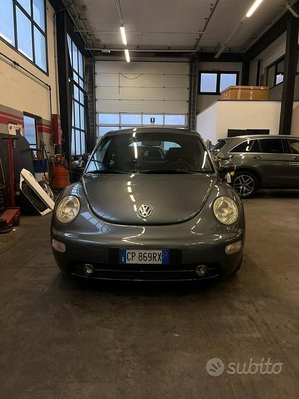 Usata VW New Beetle 101 CV (74 kW) 2004 Grigio Utilitaria