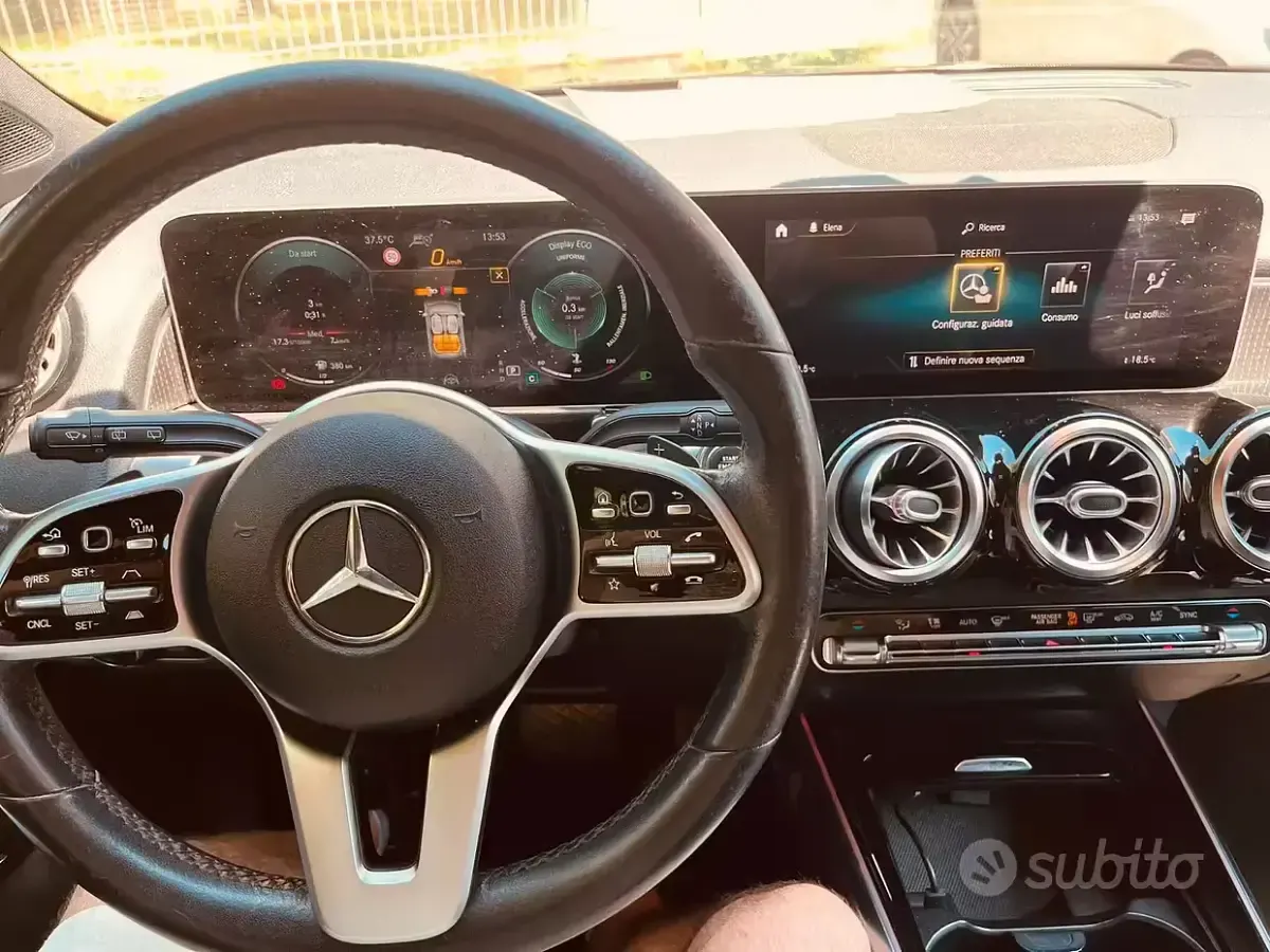 Usata Mercedes GLB200 150 CV (110 kW) 2020 Marrone SUV