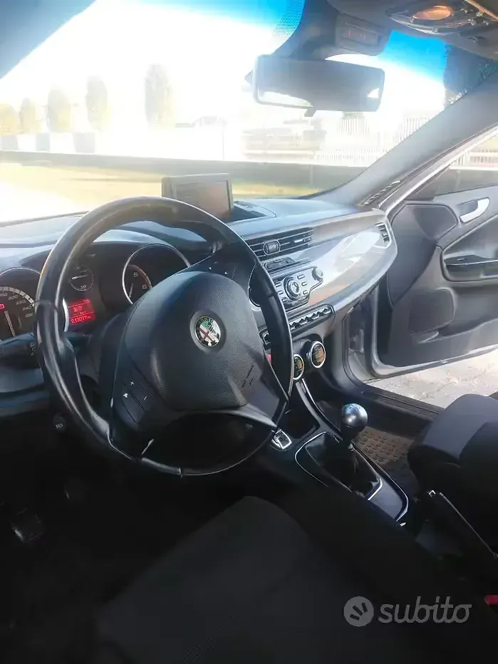 Usata Alfa Romeo Giulietta 170 CV (125 kW) 2012 Grigio Utilitaria