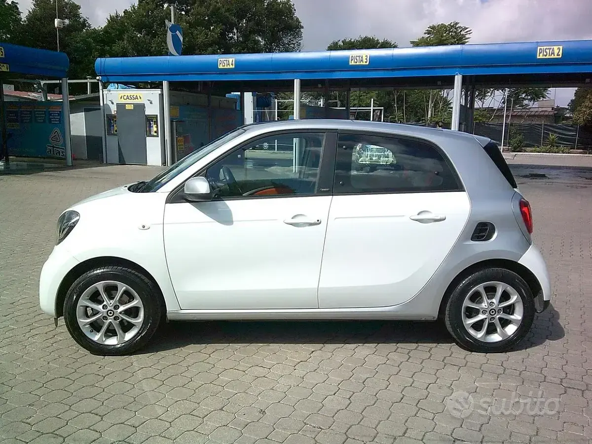 Usata Smart ForFour Passion 71 CV (52 kW) 2015 Bianco Utilitaria