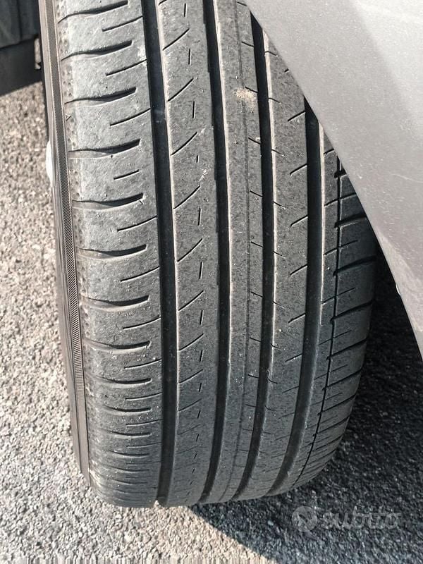 Usata Toyota Auris 2013 Grigio Berlina