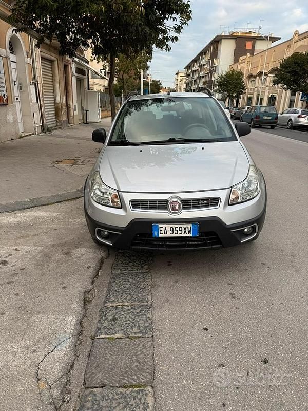 Usata Fiat Sedici 135 CV (99 kW) 2010 Grigio SUV