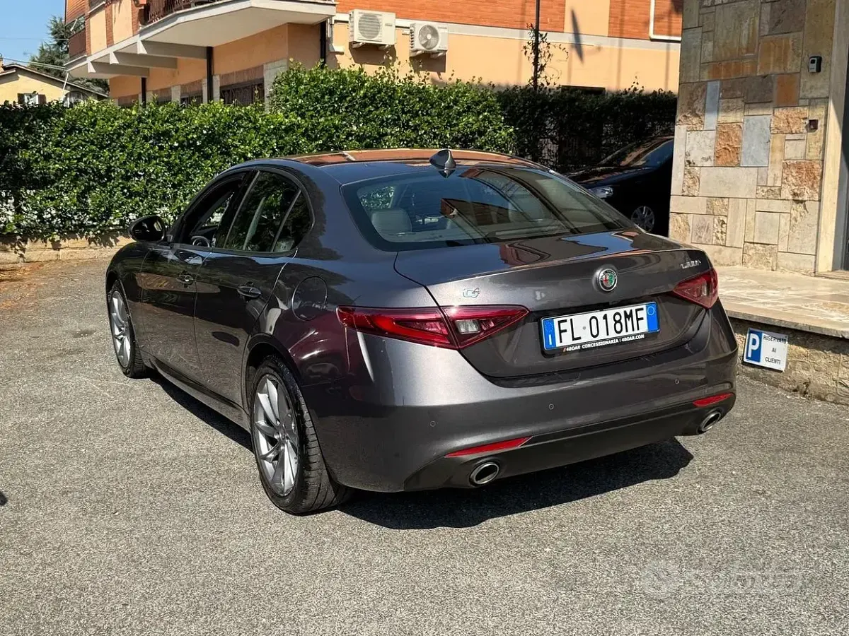 Usata Alfa Romeo Giulia Super 180 CV (132 kW) 2018 Grigio Berlina