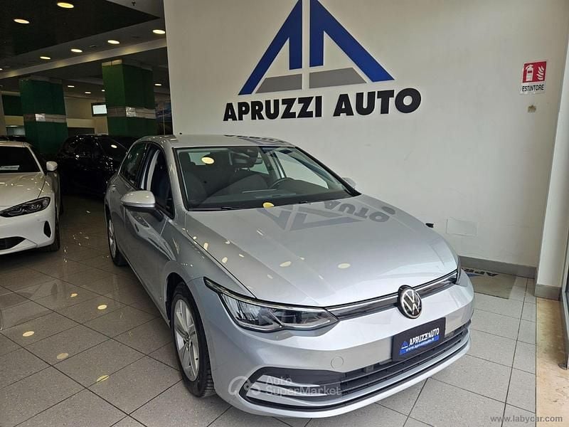 Argento Usata 2021 VW Golf VIII Life Tre volumi | 17.500 € (Buon prezzo) - Immagine 1/4
