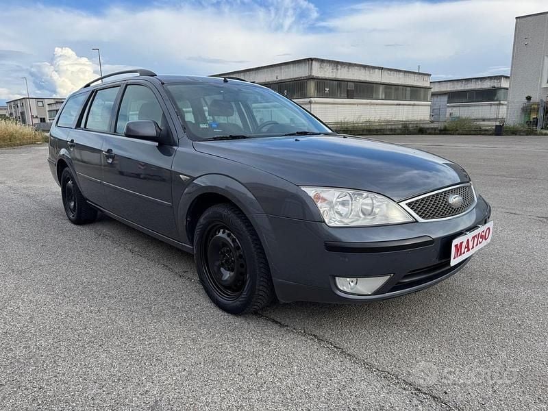 Usata Ford Mondeo Ghia 130 CV (95 kW) 2004 Grigio Station wagon