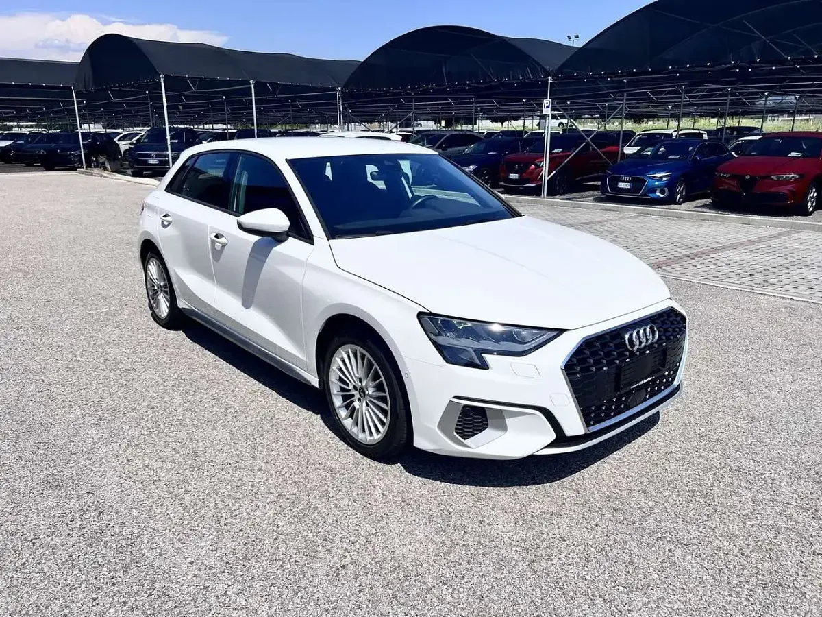 Usata Audi A3 Business 150 CV (110 kW) 2024 Bianco Berlina