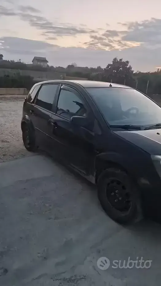 Second-hand Ford Fiesta 68 CP (50 kW) 2007 Negru Hatchback