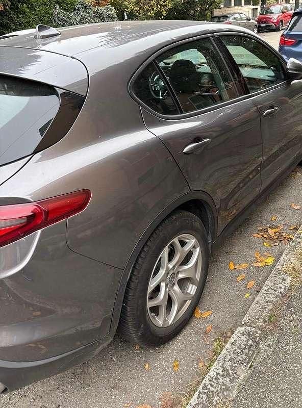 Usata Alfa Romeo Stelvio Business 209 CV (153 kW) 2018 Grigio SUV