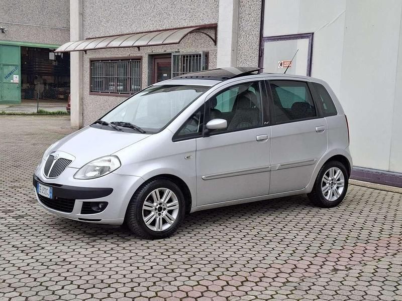 Usata Lancia Musa 95 CV (69 kW) 2006 Argento Monovolume