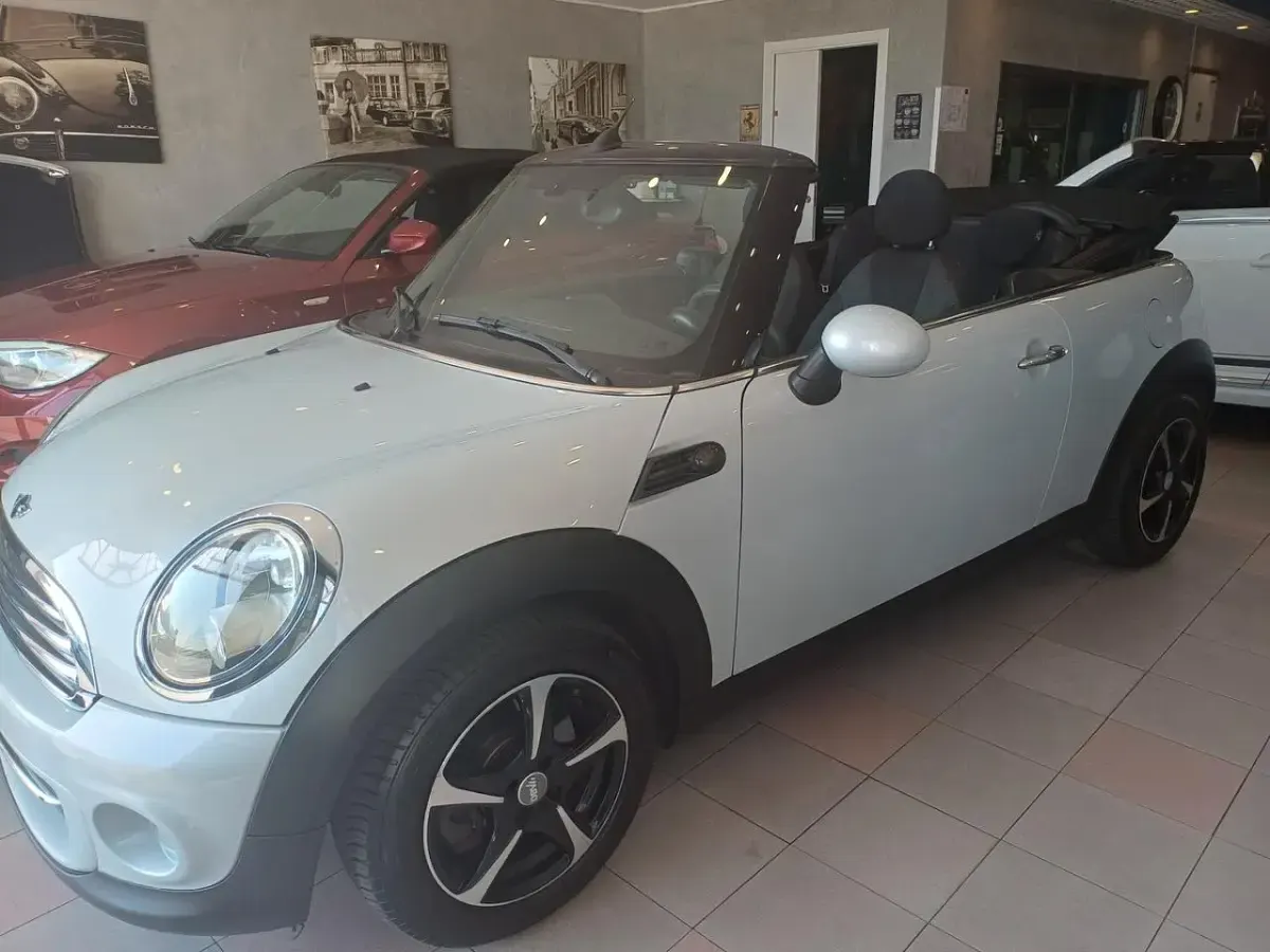 Usata Mini Cooper Cabriolet 122 CV (89 kW) 2015 Argento Cabrio
