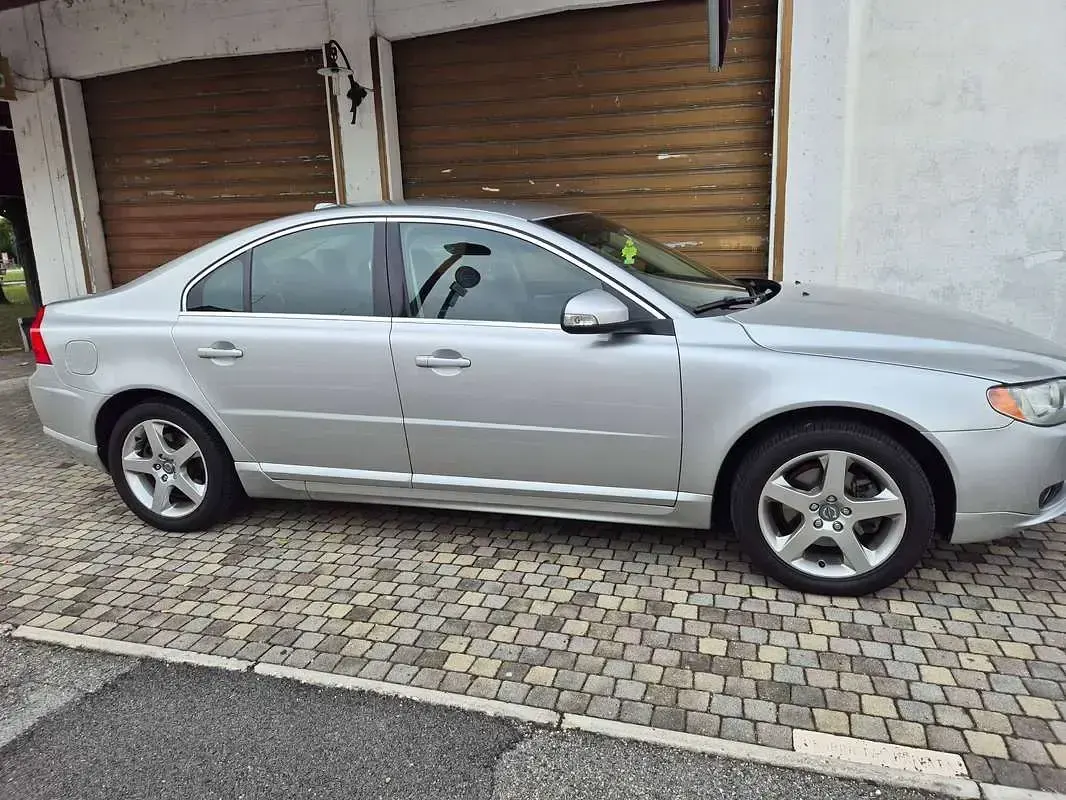 Usata Volvo S80 Momentum 136 CV (100 kW) 2009 Argento Berlina