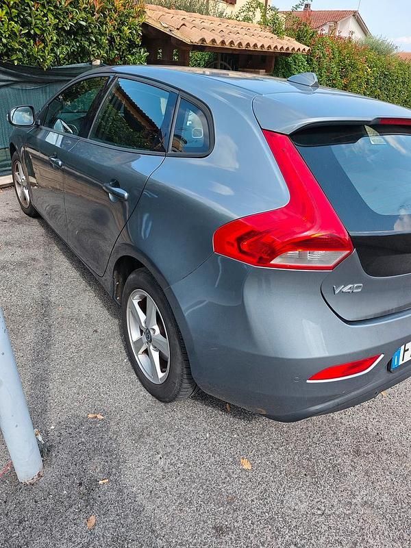 Usata Volvo V40 R-Design 120 CV (88 kW) 2015 Grigio Berlina