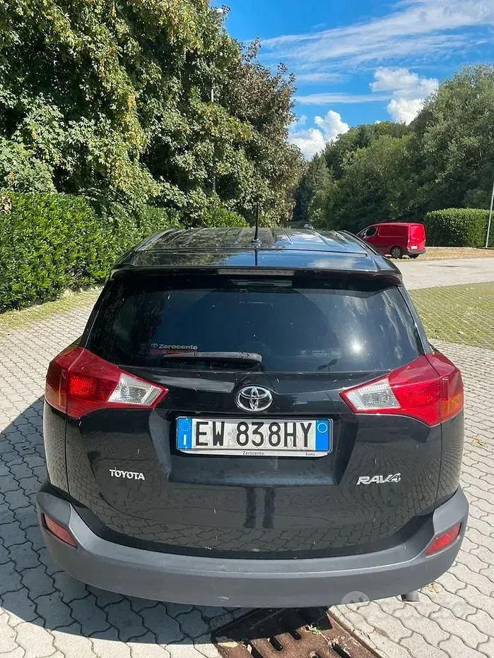 Usata Toyota RAV4 124 CV (91 kW) 2014 Nero SUV