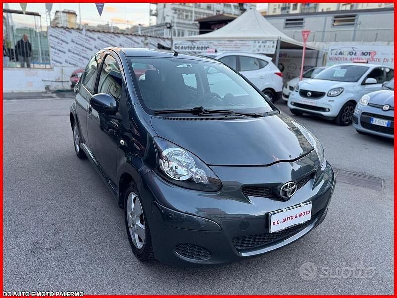 Usata Toyota Aygo 68 CV (50 kW) 2009 Grigio Utilitaria