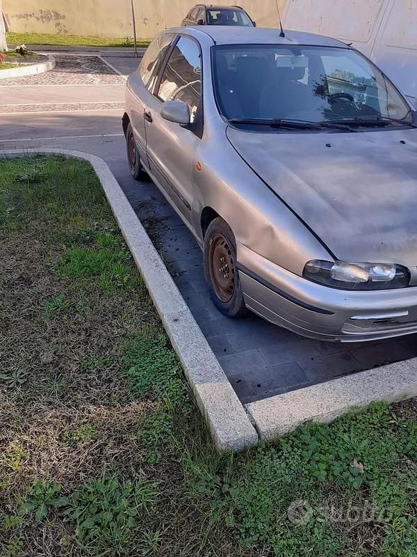 Usata Fiat Bravo 82 CV (60 kW) 2000 Grigio Utilitaria