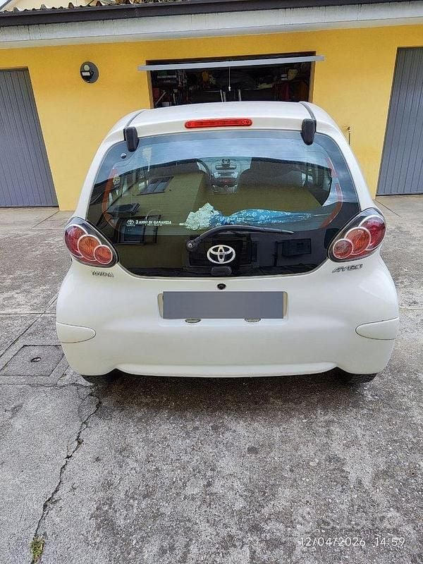 Usata Toyota Aygo Connect Style 68 CV (50 kW) 2011 Bianco Utilitaria