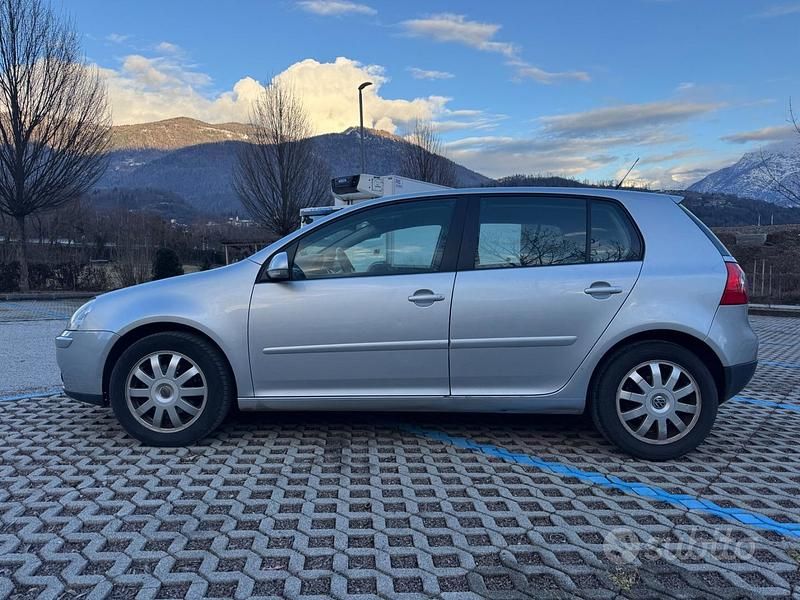 Usado VW Golf V 105 CV (77 kW) 2007 Gris Utilitario