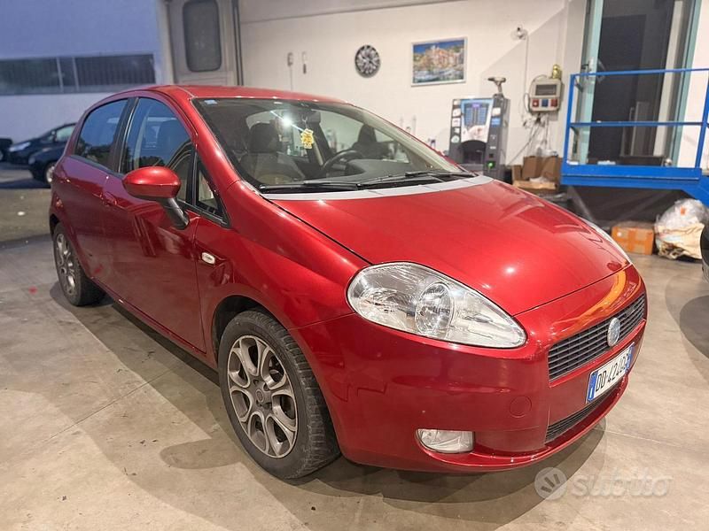 Usata Fiat Grande Punto 90 CV (66 kW) 2006 Rosso Utilitaria