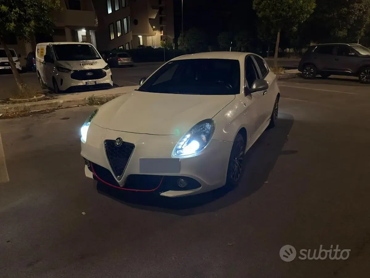 Usata Alfa Romeo Giulietta 105 CV (77 kW) 2013 Bianco Utilitaria