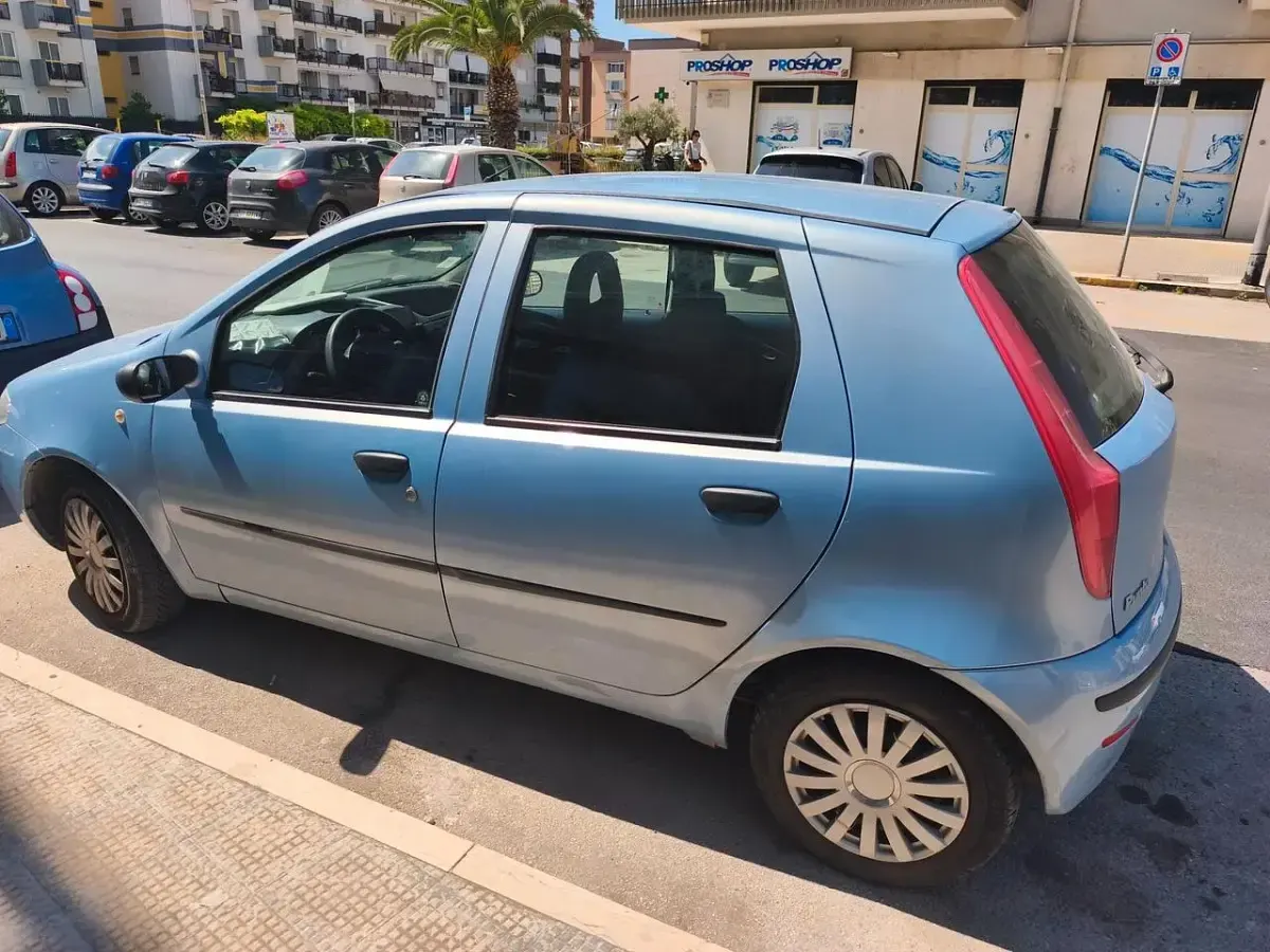 Usata Fiat Punto Active 69 CV (50 kW) 2004 Blu Utilitaria