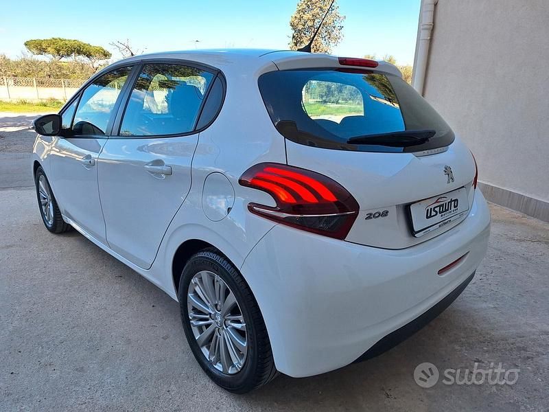 Usata Peugeot 208 101 CV (74 kW) 2019 Bianco Utilitaria