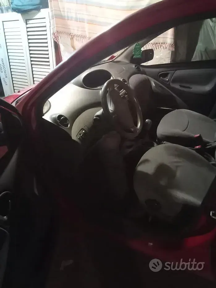 Usata Toyota Yaris 68 CV (50 kW) 1999 Rosso Berlina