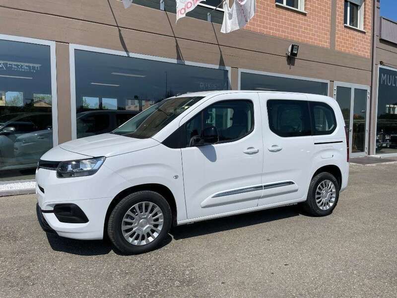 Usata Toyota Proace Verso City 102 CV (75 kW) 2024 Bianco pastello Station wagon