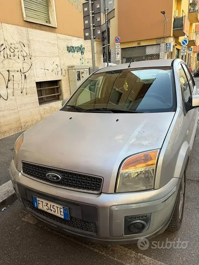 Usata Ford Fusion 80 CV (58 kW) 2007 Grigio Utilitaria