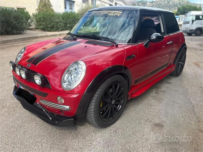 Rosso Usata 2003 Mini Cooper Due volumi | 3990 € (Buon prezzo) - Immagine 1/4