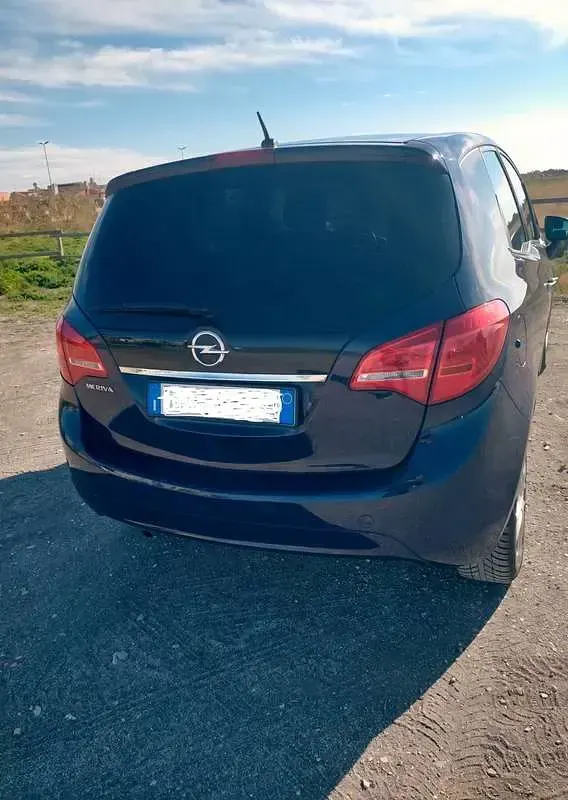 Usata Opel Meriva 101 CV (74 kW) 2017 Blu/azzurro Monovolume