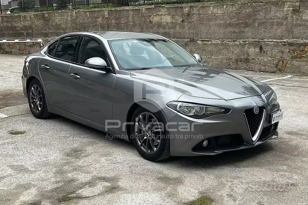 Begagnad Alfa Romeo Giulia Super 180 HK (132 kW) 2017 Grå Sedan