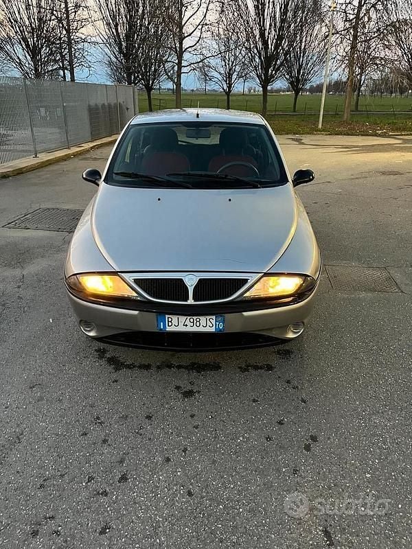 Usata Lancia Ypsilon 2000 Grigio Utilitaria