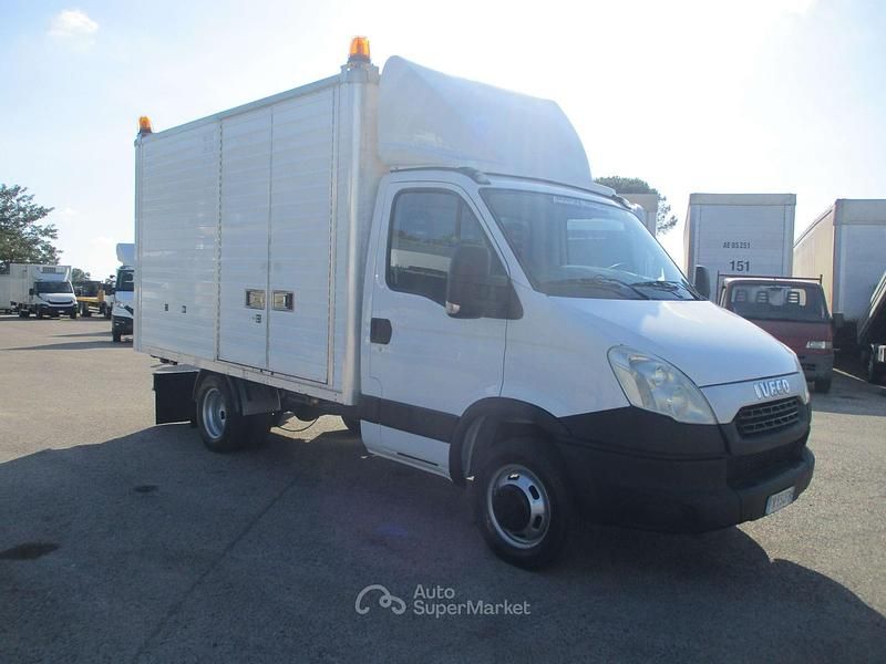 Usata Iveco Daily 106 CV (77 kW) 2012 Bianco