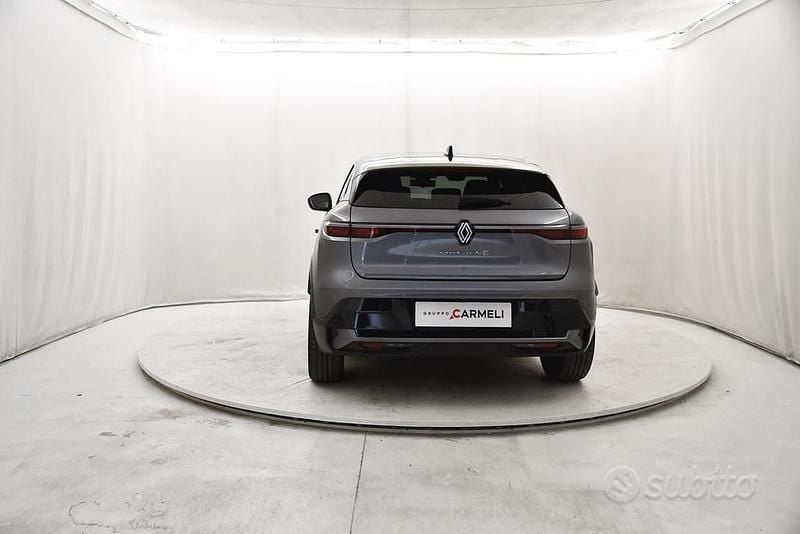 Usata Renault Megane E-Tech Techno 160 kW (218 CV) 2022 Grigio Berlina