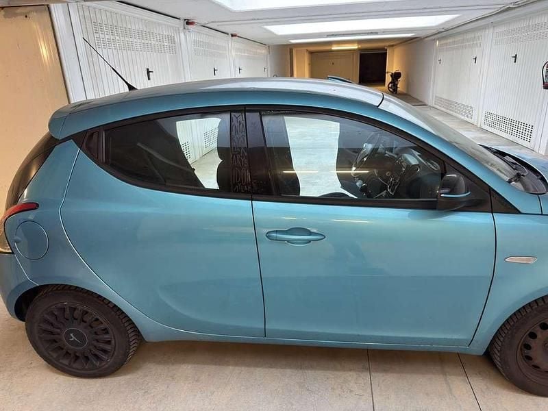 Usata Lancia Ypsilon 69 CV (50 kW) 2013 Blu/azzurro Utilitaria