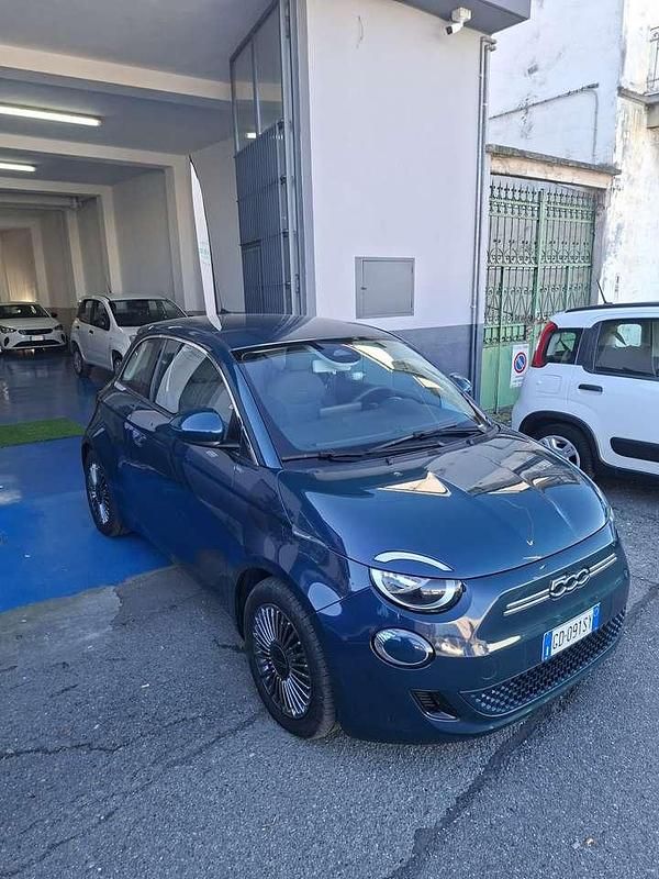 Usata Fiat 500e Business 42 kW (58 CV) 2020 Blu/azzurro Utilitaria