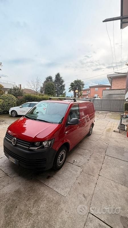 Usata VW T6 102 CV (75 kW) 2018 Rosso Furgone