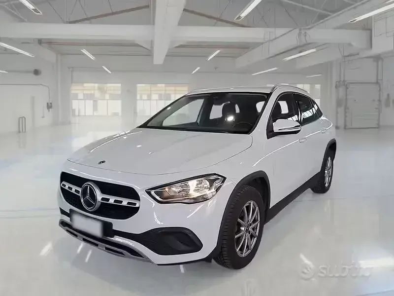 Usata Mercedes GLA180 Business 116 CV (85 kW) 2022 Bianco SUV