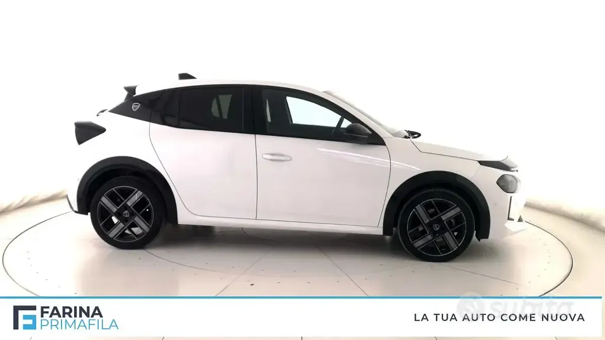 Usata Lancia Ypsilon 101 CV (74 kW) 2025 Bianco Utilitaria