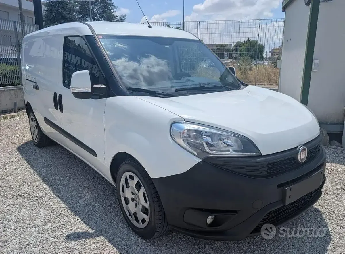 Usata Fiat Doblò 120 CV (88 kW) 2017 Bianco Monovolume