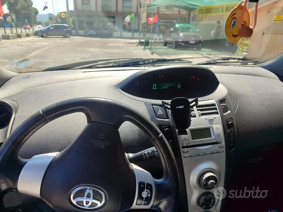Usata Toyota Yaris 69 CV (50 kW) 2008 Bluazzurro Utilitaria