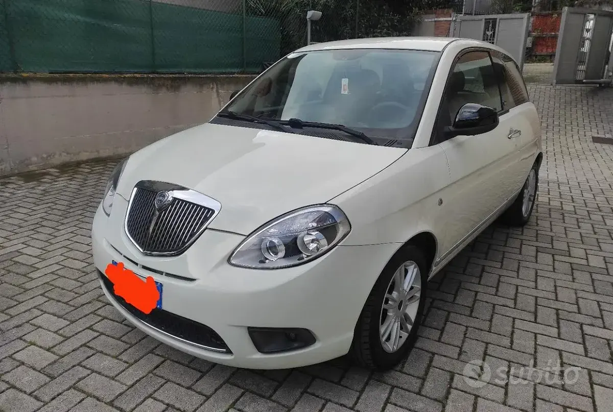 Usata Lancia Ypsilon 75 CV (55 kW) 2011 Bianco Utilitaria