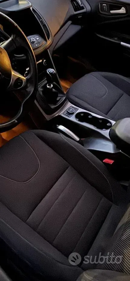 Usata Ford Kuga 120 CV (88 kW) 2016 Grigio SUV