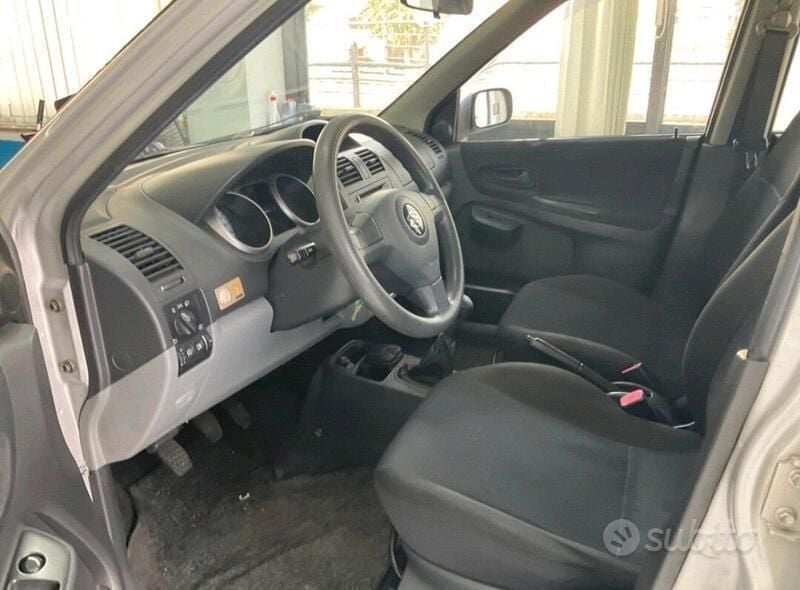 Usata Suzuki Ignis 99 CV (72 kW) 2004 Argento Utilitaria