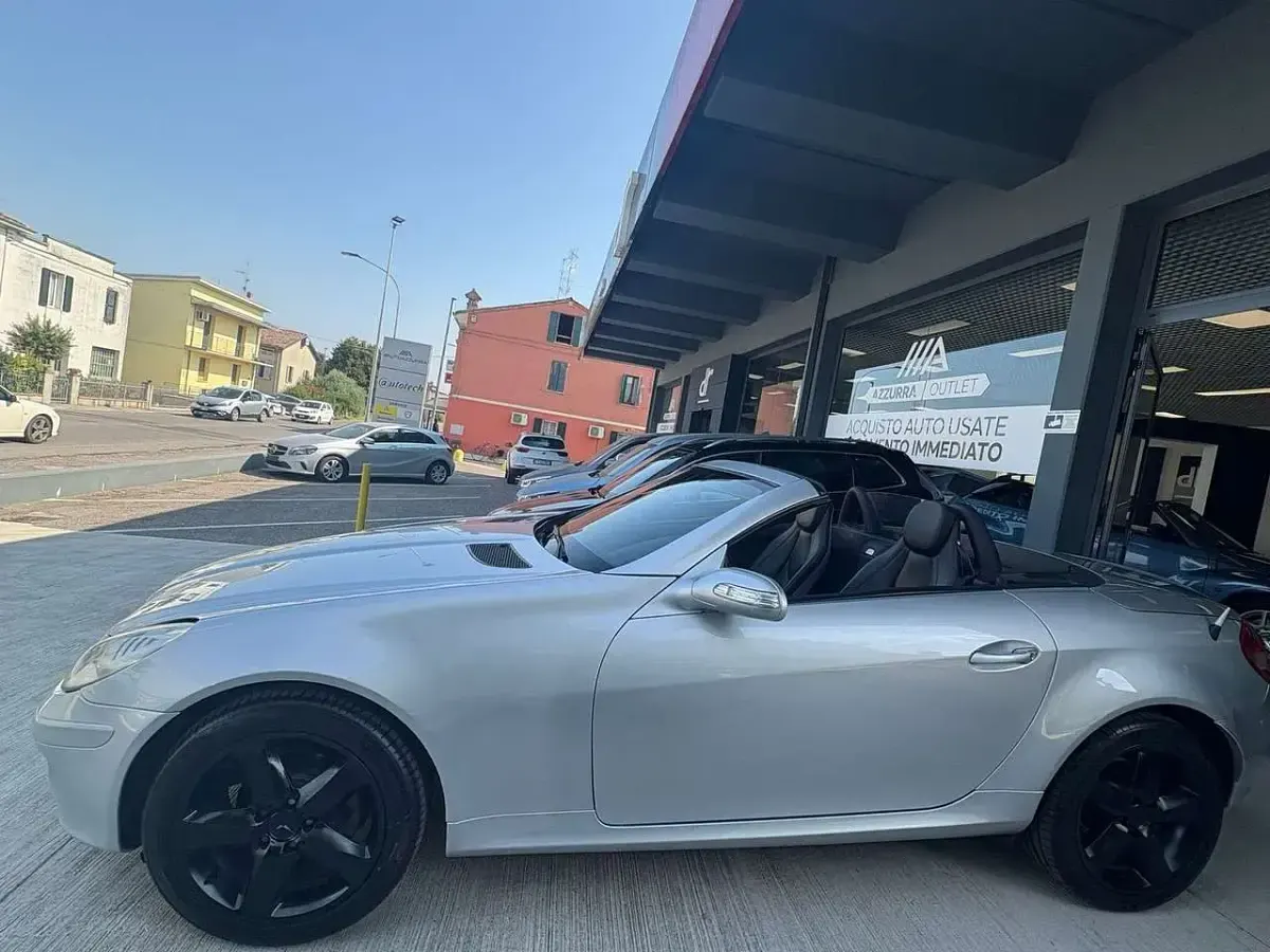 Usata Mercedes SLK200 163 CV (119 kW) 2006 Argento Cabrio