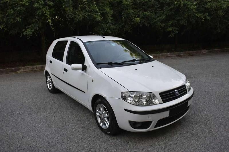 Usata Fiat Punto 69 CV (50 kW) 2004 Bianco Utilitaria