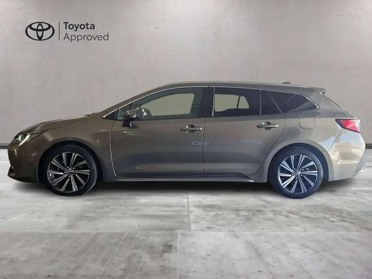 Usata Toyota Corolla Style 98 CV (72 kW) 2022 Oxide bronze Station wagon
